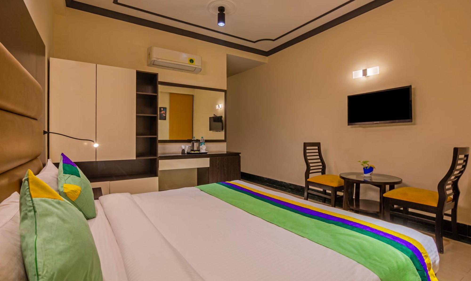 Super Townhouse Sushant Lok Phase 1 Formerly Hotel Neven Γκουργκάον Εξωτερικό φωτογραφία