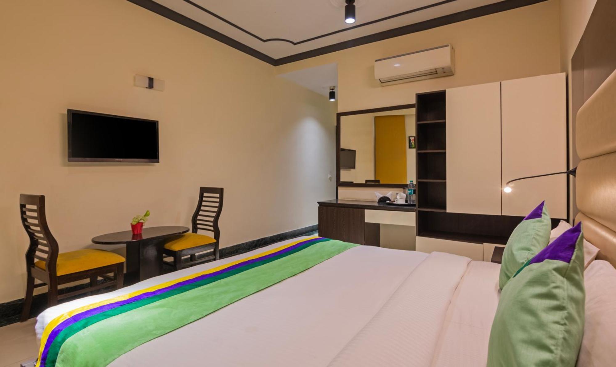 Super Townhouse Sushant Lok Phase 1 Formerly Hotel Neven Γκουργκάον Εξωτερικό φωτογραφία