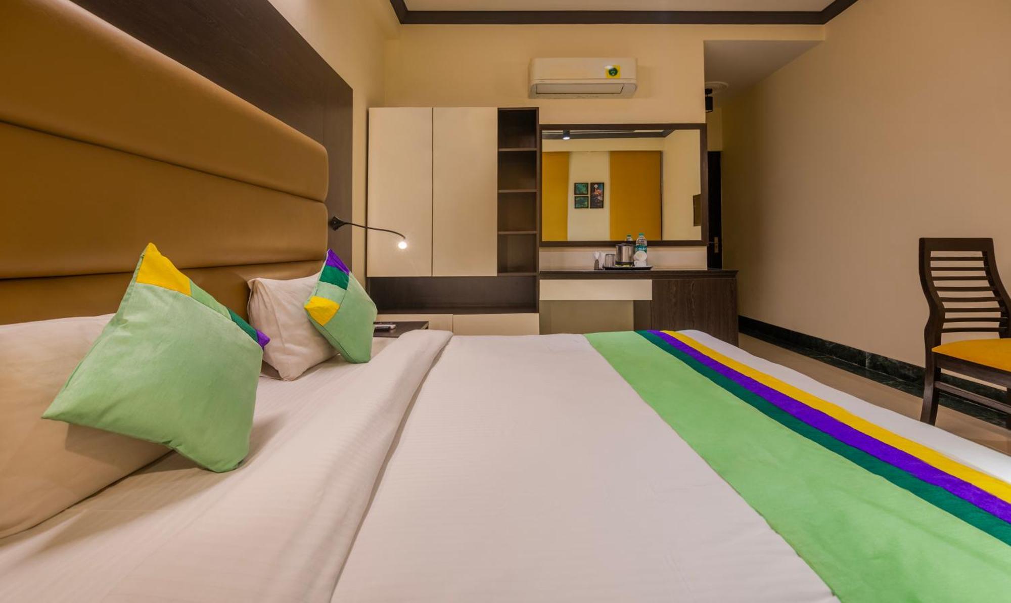 Super Townhouse Sushant Lok Phase 1 Formerly Hotel Neven Γκουργκάον Εξωτερικό φωτογραφία