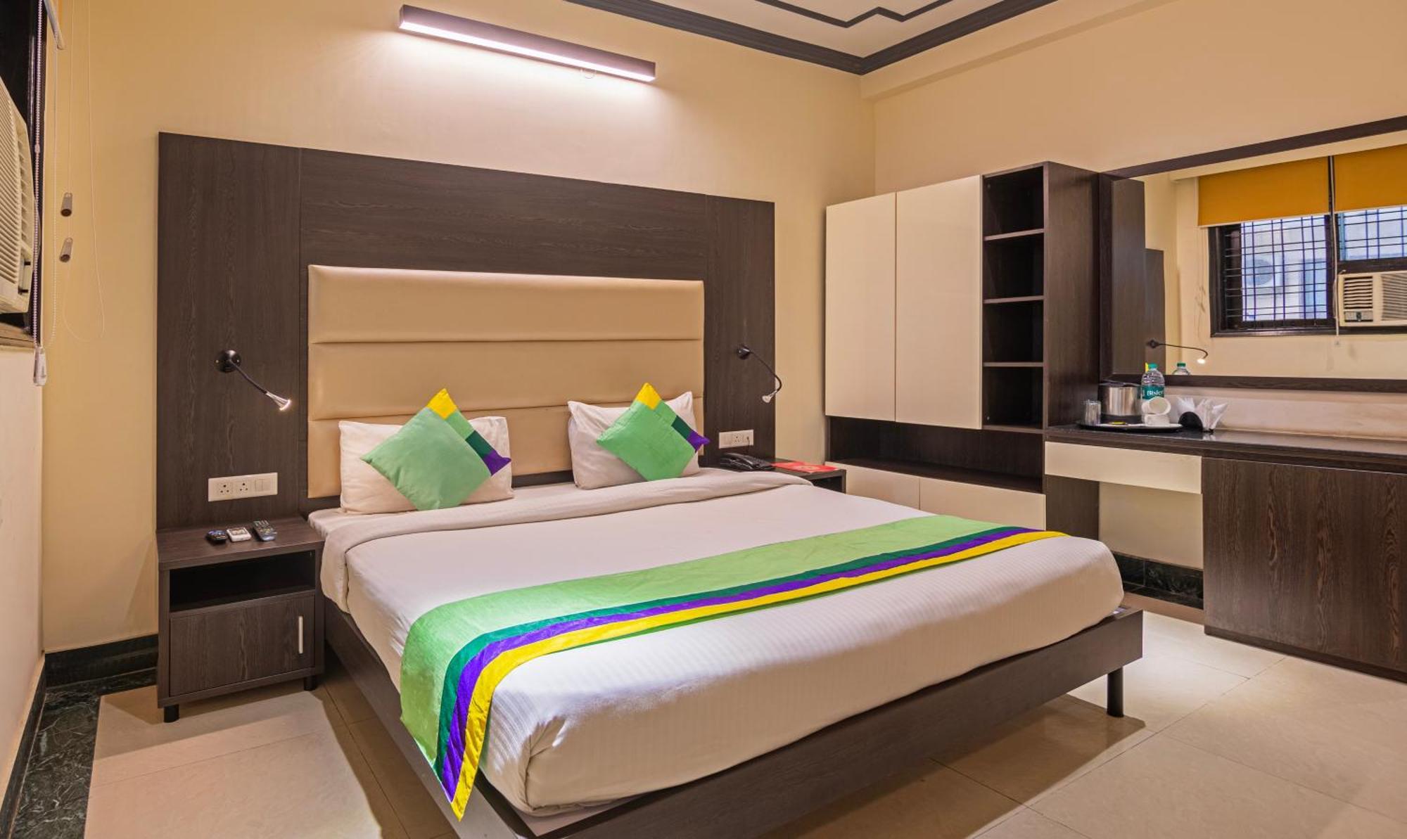 Super Townhouse Sushant Lok Phase 1 Formerly Hotel Neven Γκουργκάον Εξωτερικό φωτογραφία