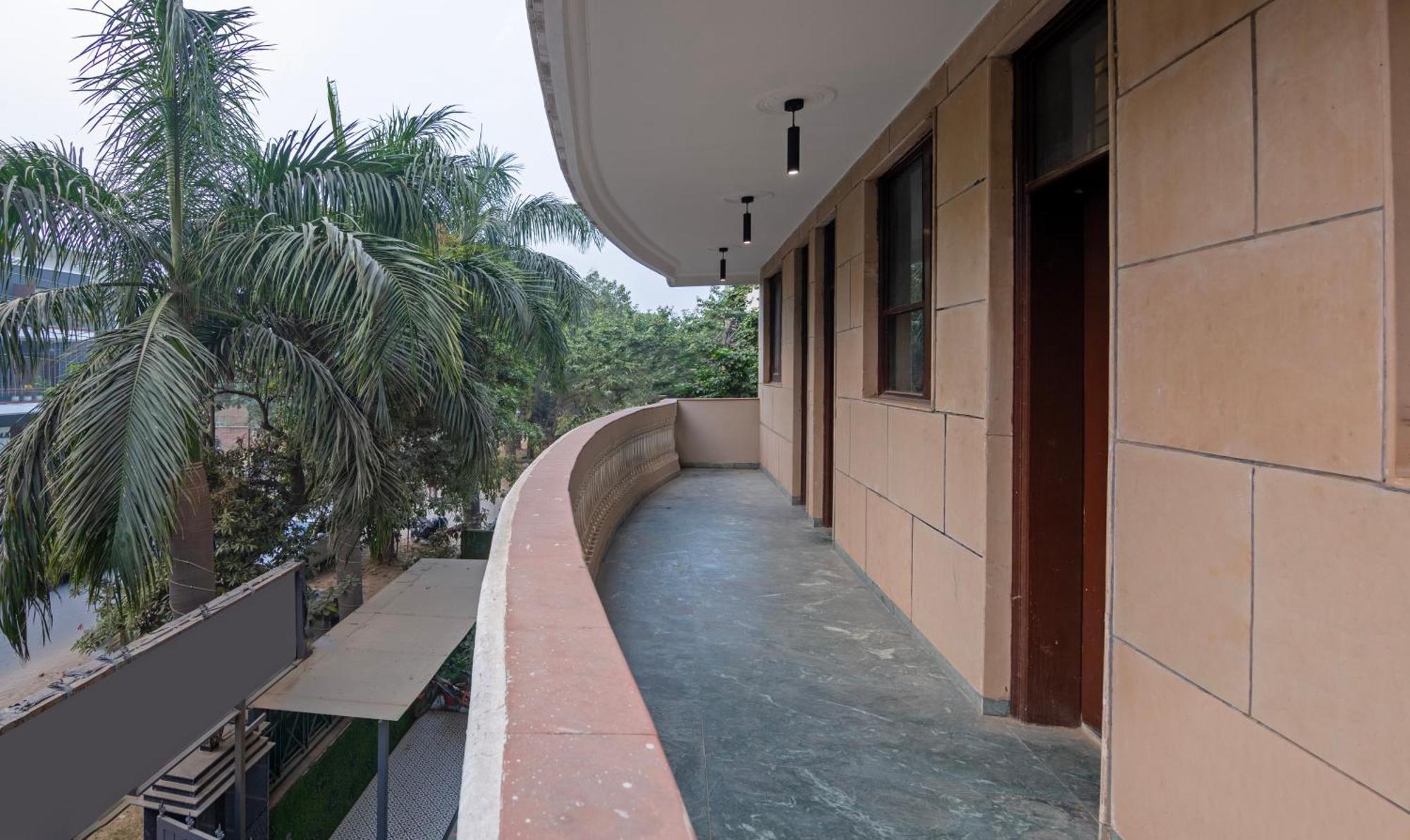 Super Townhouse Sushant Lok Phase 1 Formerly Hotel Neven Γκουργκάον Εξωτερικό φωτογραφία