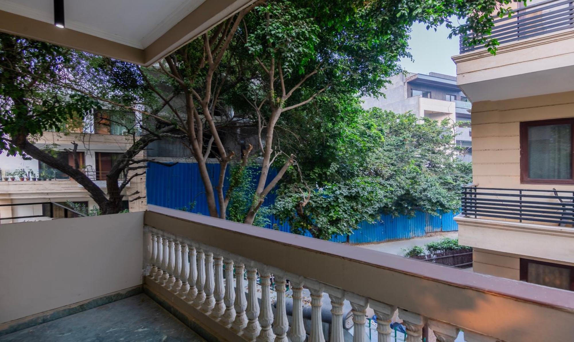 Super Townhouse Sushant Lok Phase 1 Formerly Hotel Neven Γκουργκάον Εξωτερικό φωτογραφία