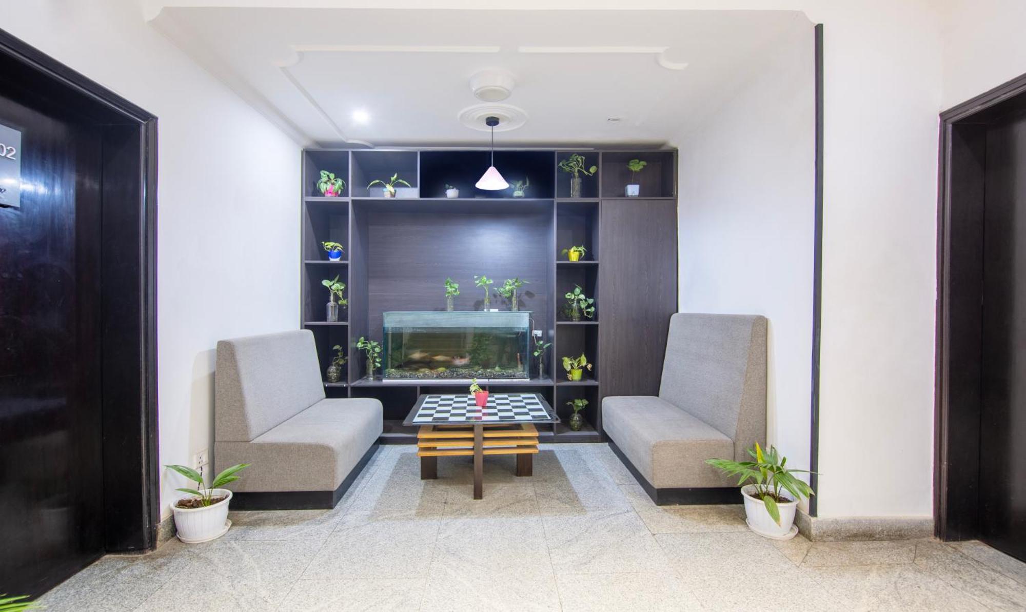 Super Townhouse Sushant Lok Phase 1 Formerly Hotel Neven Γκουργκάον Εξωτερικό φωτογραφία