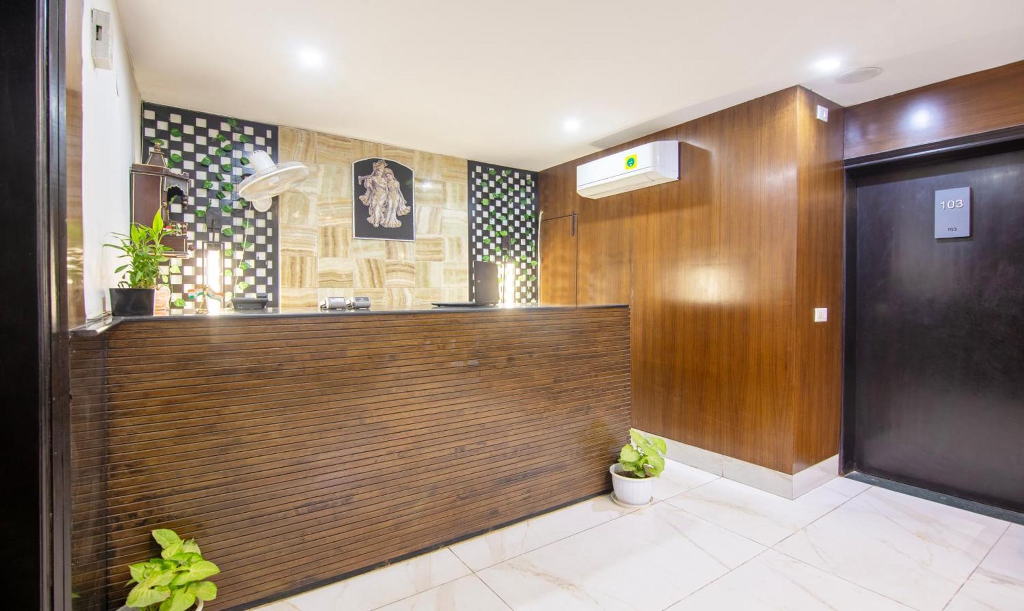 Super Townhouse Sushant Lok Phase 1 Formerly Hotel Neven Γκουργκάον Εξωτερικό φωτογραφία