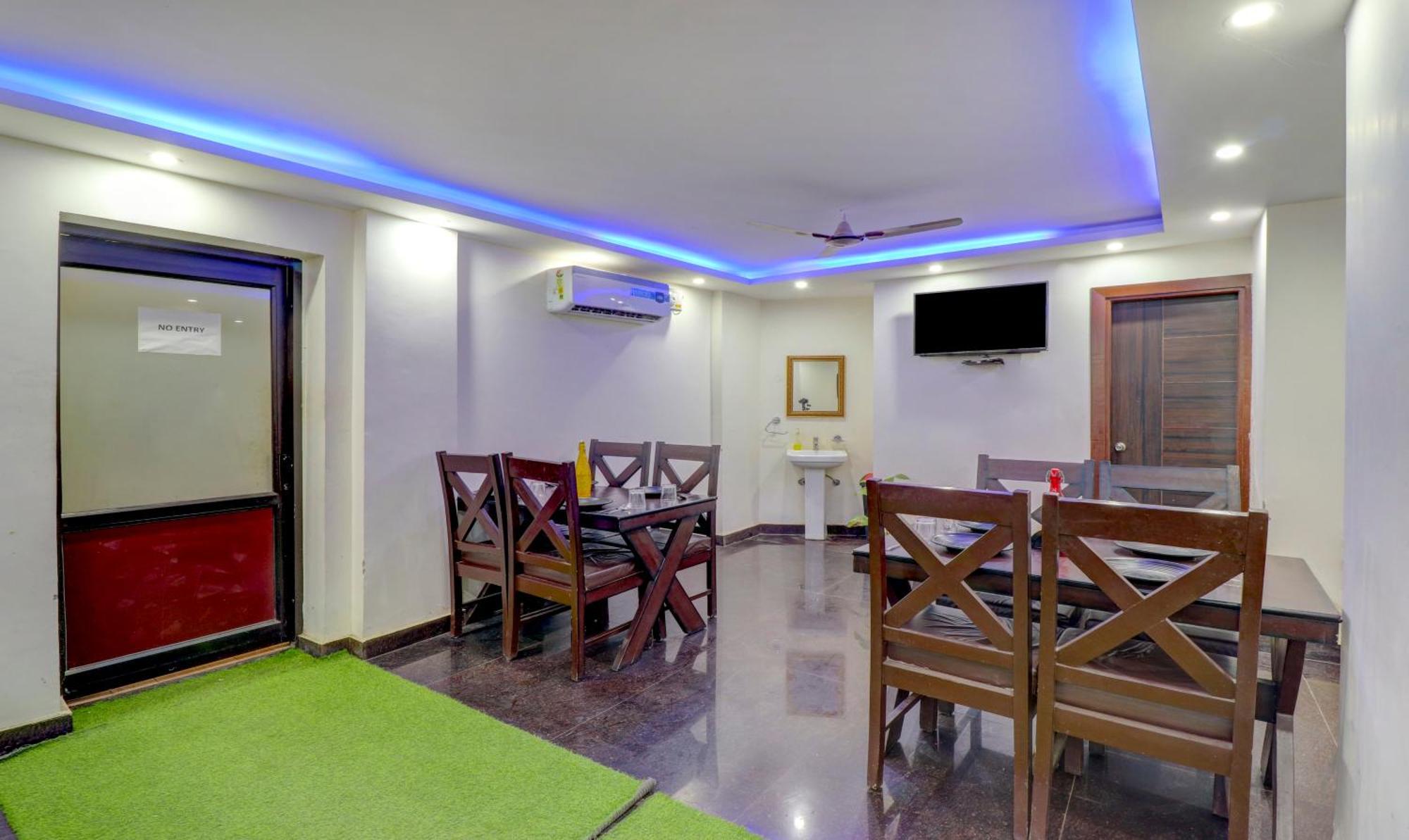 Super Townhouse Sushant Lok Phase 1 Formerly Hotel Neven Γκουργκάον Εξωτερικό φωτογραφία