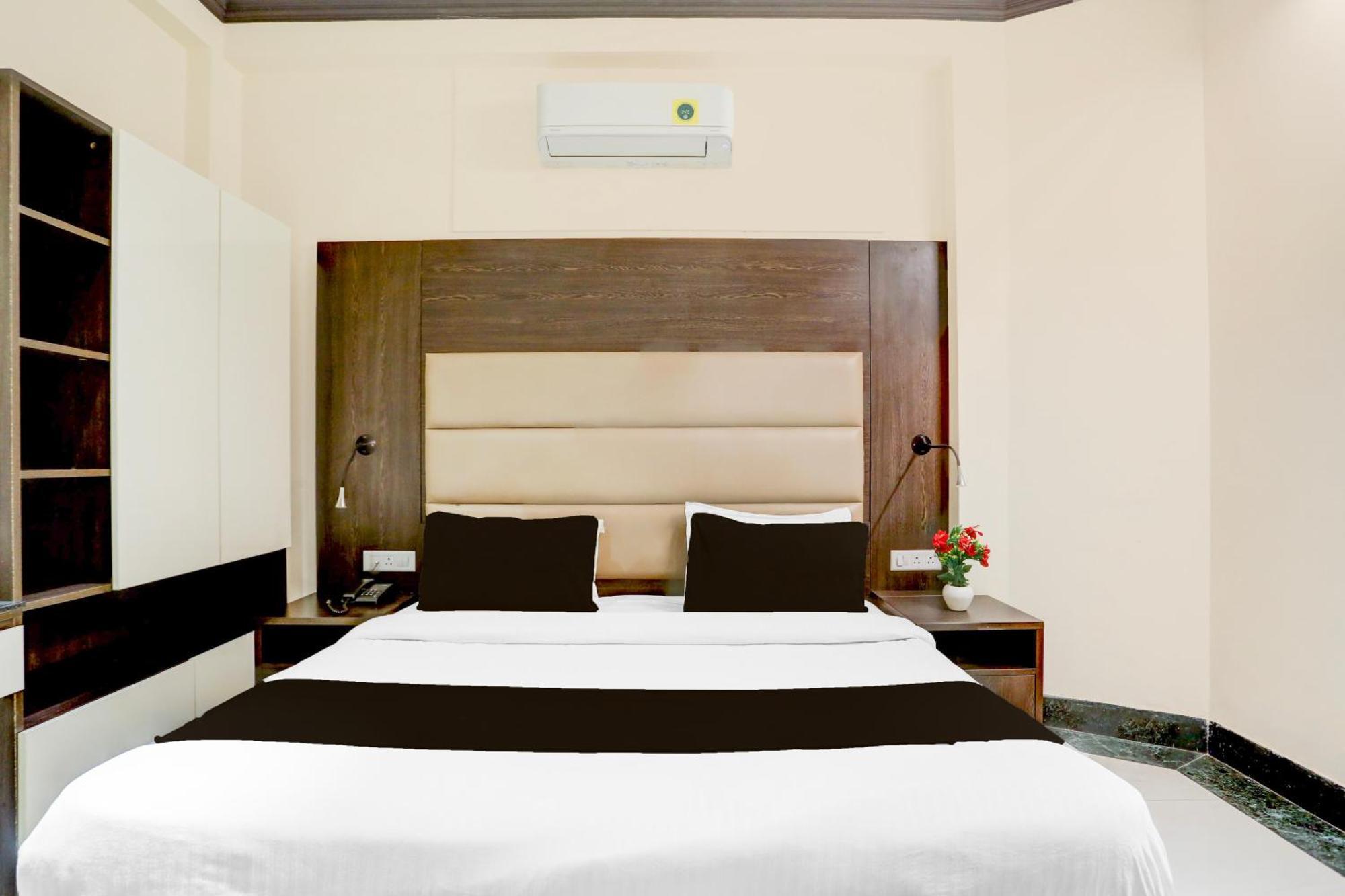 Super Townhouse Sushant Lok Phase 1 Formerly Hotel Neven Γκουργκάον Εξωτερικό φωτογραφία