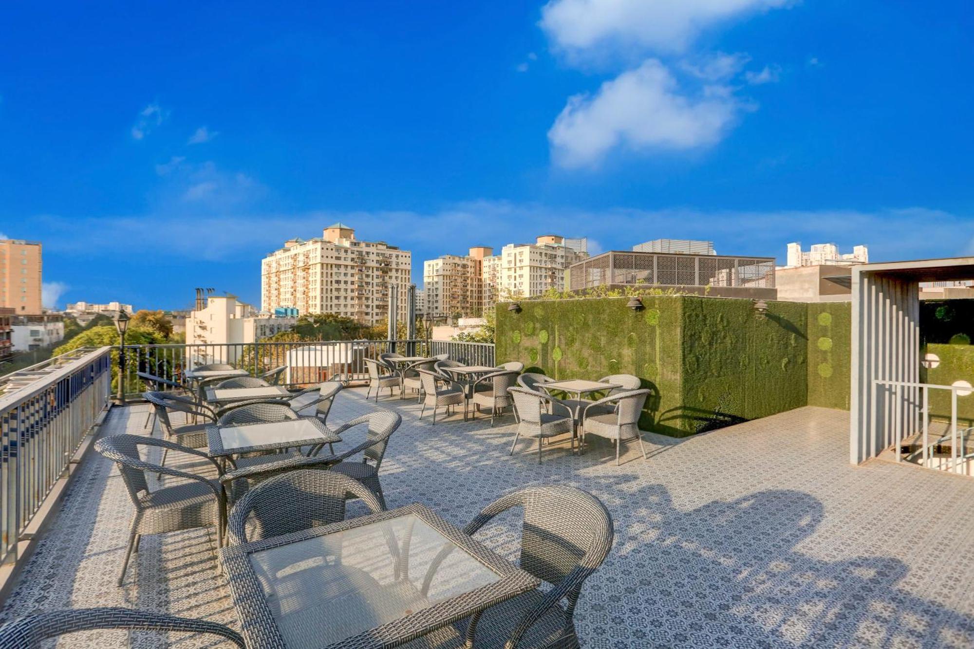 Super Townhouse Sushant Lok Phase 1 Formerly Hotel Neven Γκουργκάον Εξωτερικό φωτογραφία