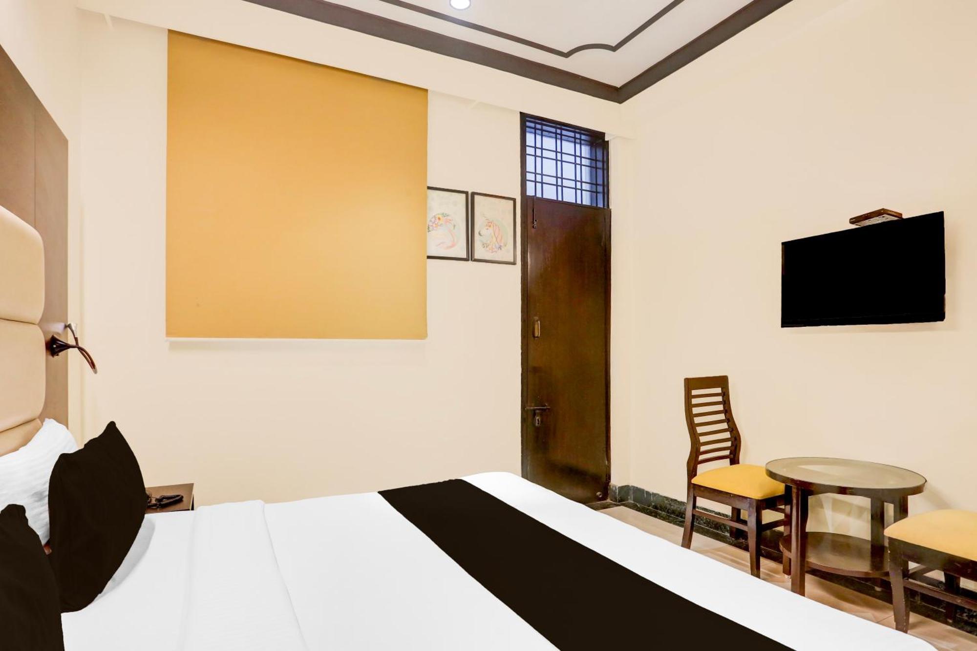 Super Townhouse Sushant Lok Phase 1 Formerly Hotel Neven Γκουργκάον Εξωτερικό φωτογραφία