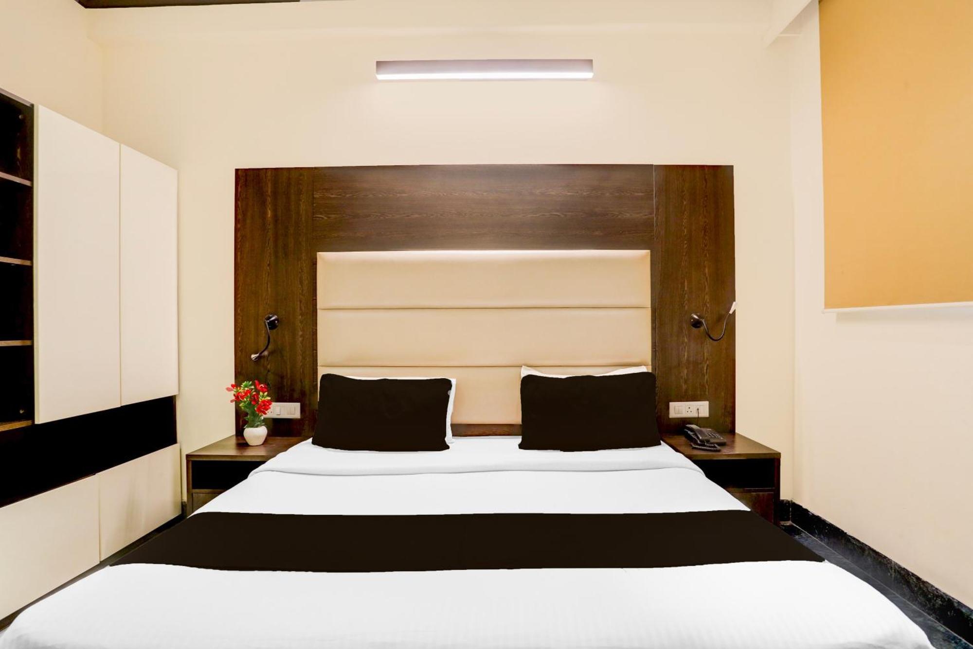 Super Townhouse Sushant Lok Phase 1 Formerly Hotel Neven Γκουργκάον Εξωτερικό φωτογραφία