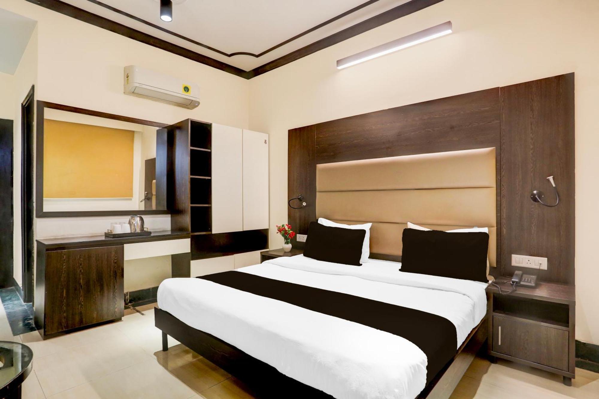 Super Townhouse Sushant Lok Phase 1 Formerly Hotel Neven Γκουργκάον Εξωτερικό φωτογραφία