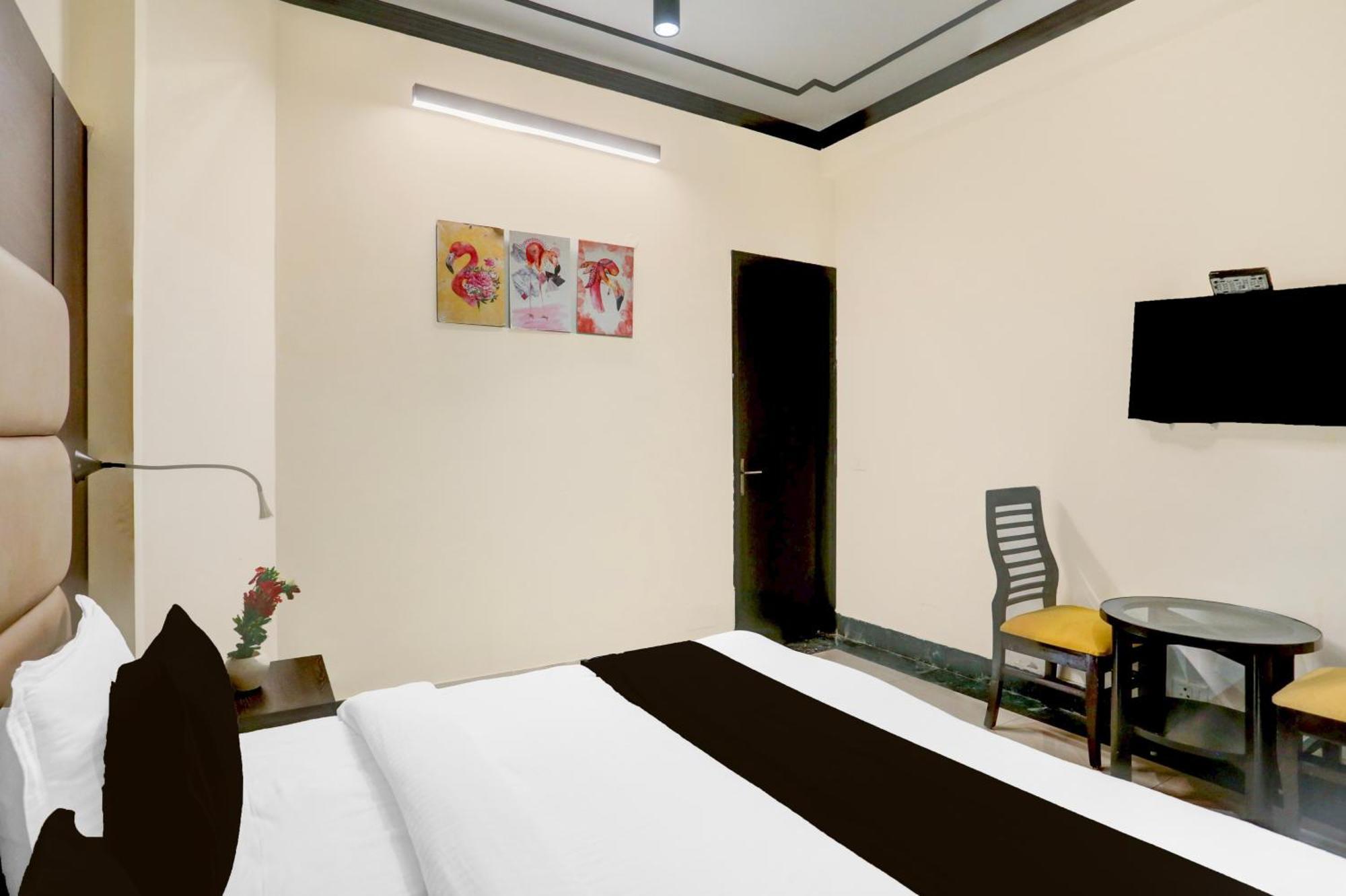 Super Townhouse Sushant Lok Phase 1 Formerly Hotel Neven Γκουργκάον Εξωτερικό φωτογραφία