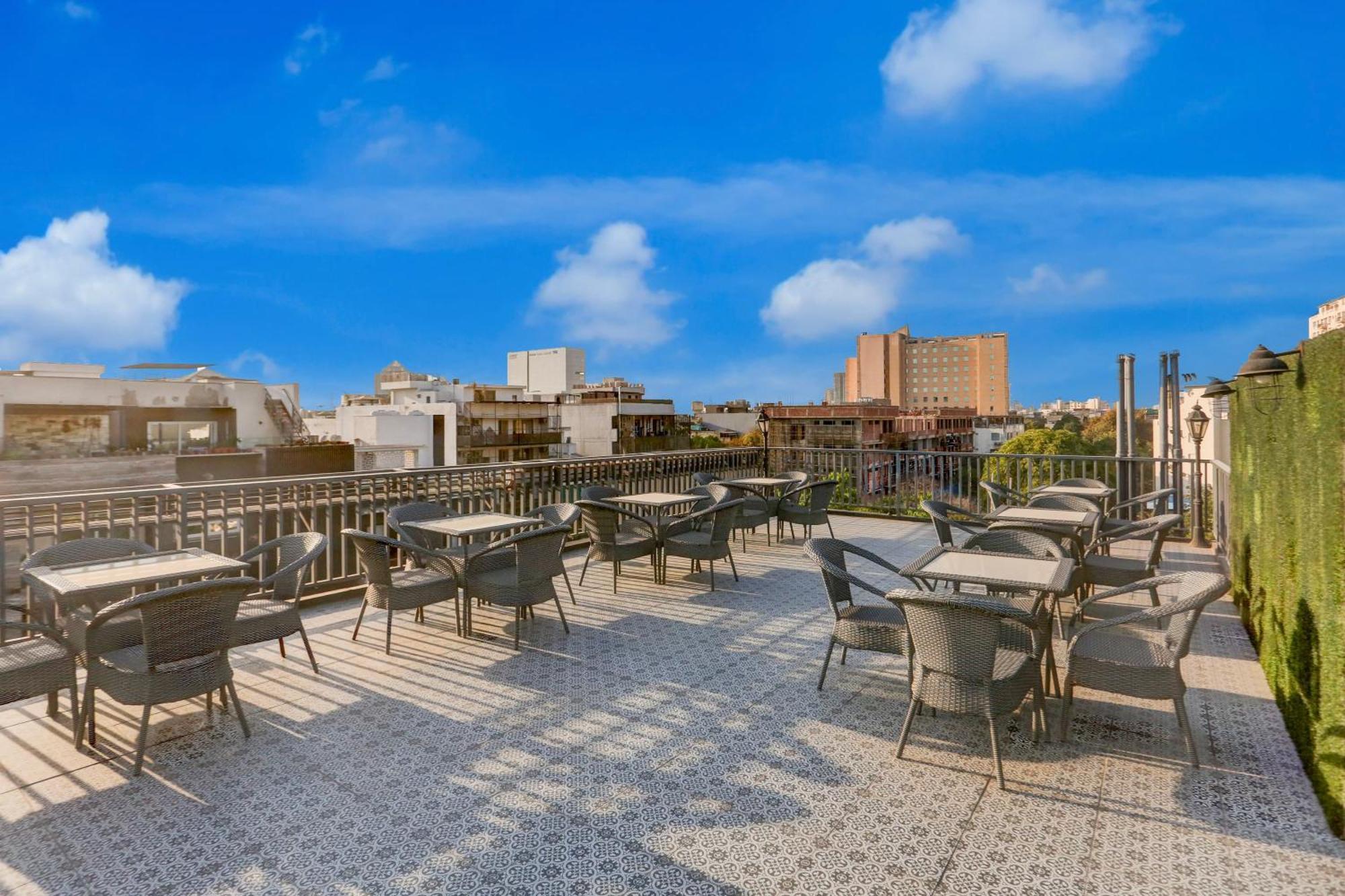 Super Townhouse Sushant Lok Phase 1 Formerly Hotel Neven Γκουργκάον Εξωτερικό φωτογραφία
