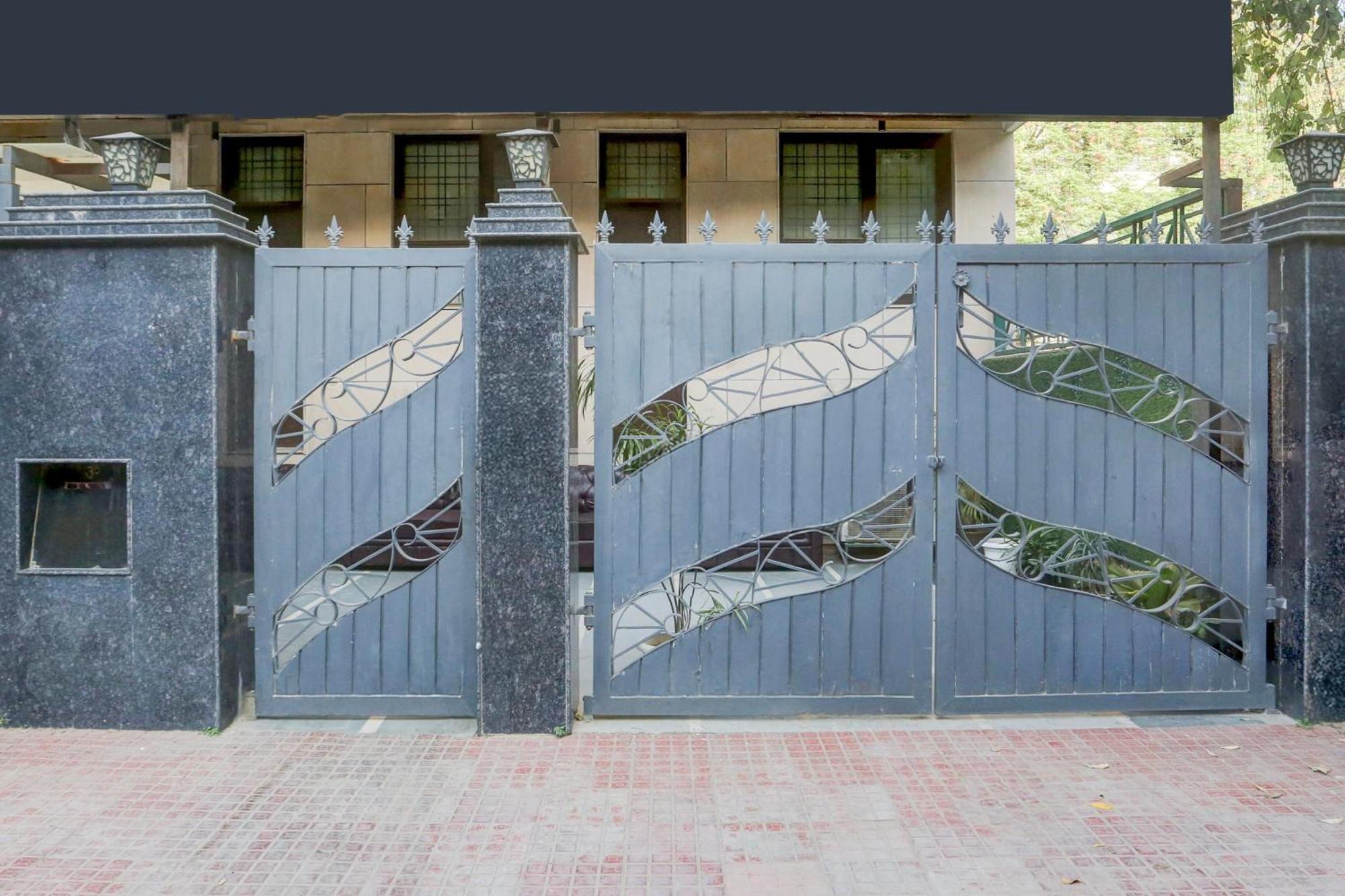 Super Townhouse Sushant Lok Phase 1 Formerly Hotel Neven Γκουργκάον Εξωτερικό φωτογραφία