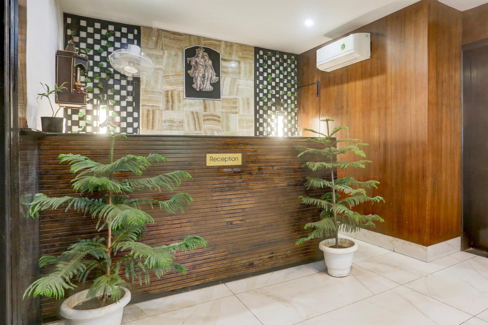 Super Townhouse Sushant Lok Phase 1 Formerly Hotel Neven Γκουργκάον Εξωτερικό φωτογραφία