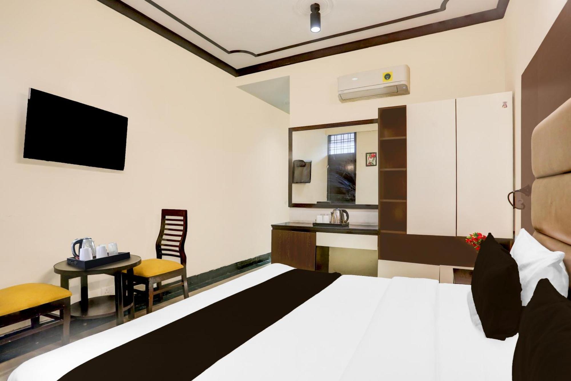 Super Townhouse Sushant Lok Phase 1 Formerly Hotel Neven Γκουργκάον Εξωτερικό φωτογραφία
