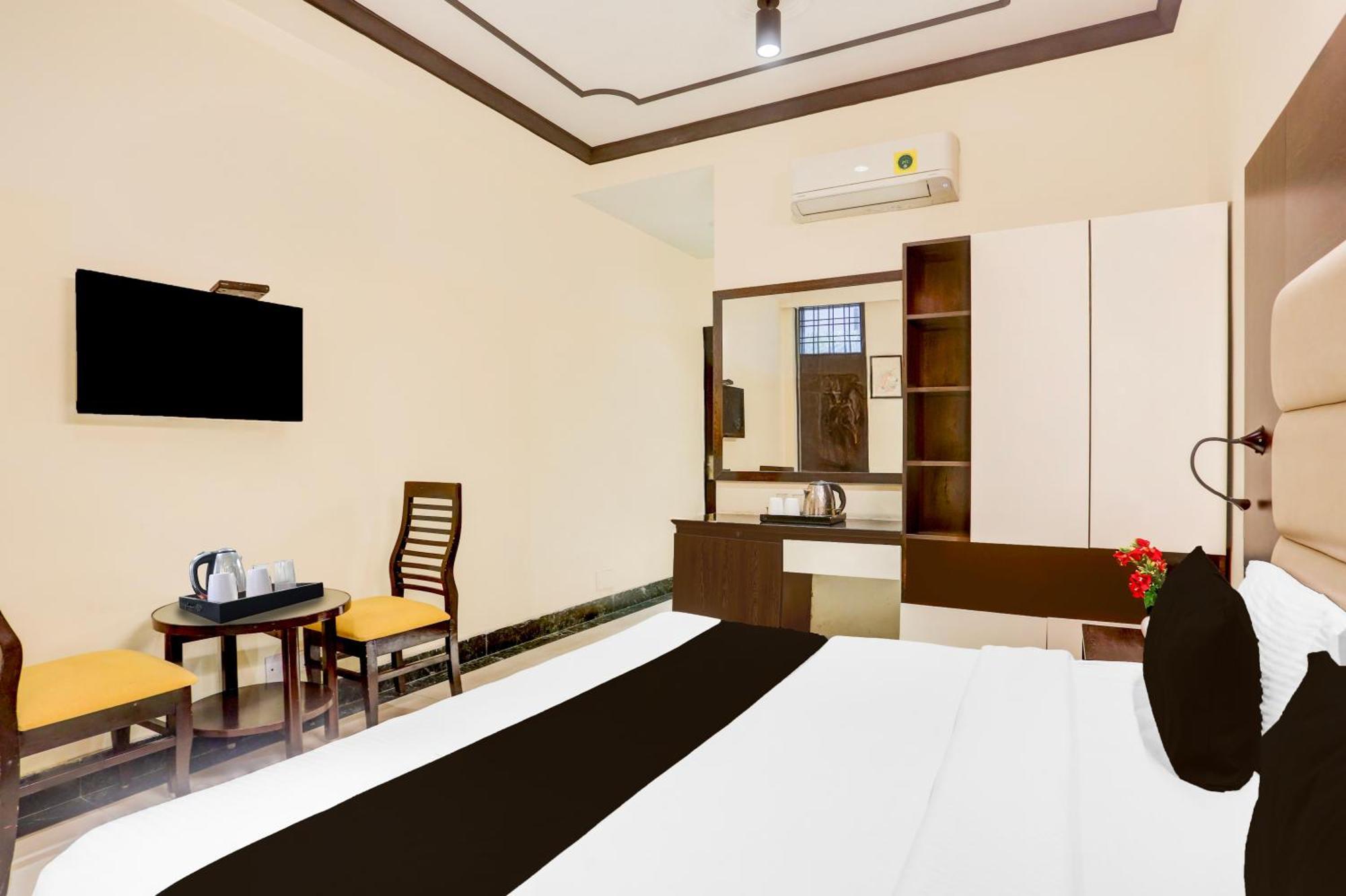 Super Townhouse Sushant Lok Phase 1 Formerly Hotel Neven Γκουργκάον Εξωτερικό φωτογραφία