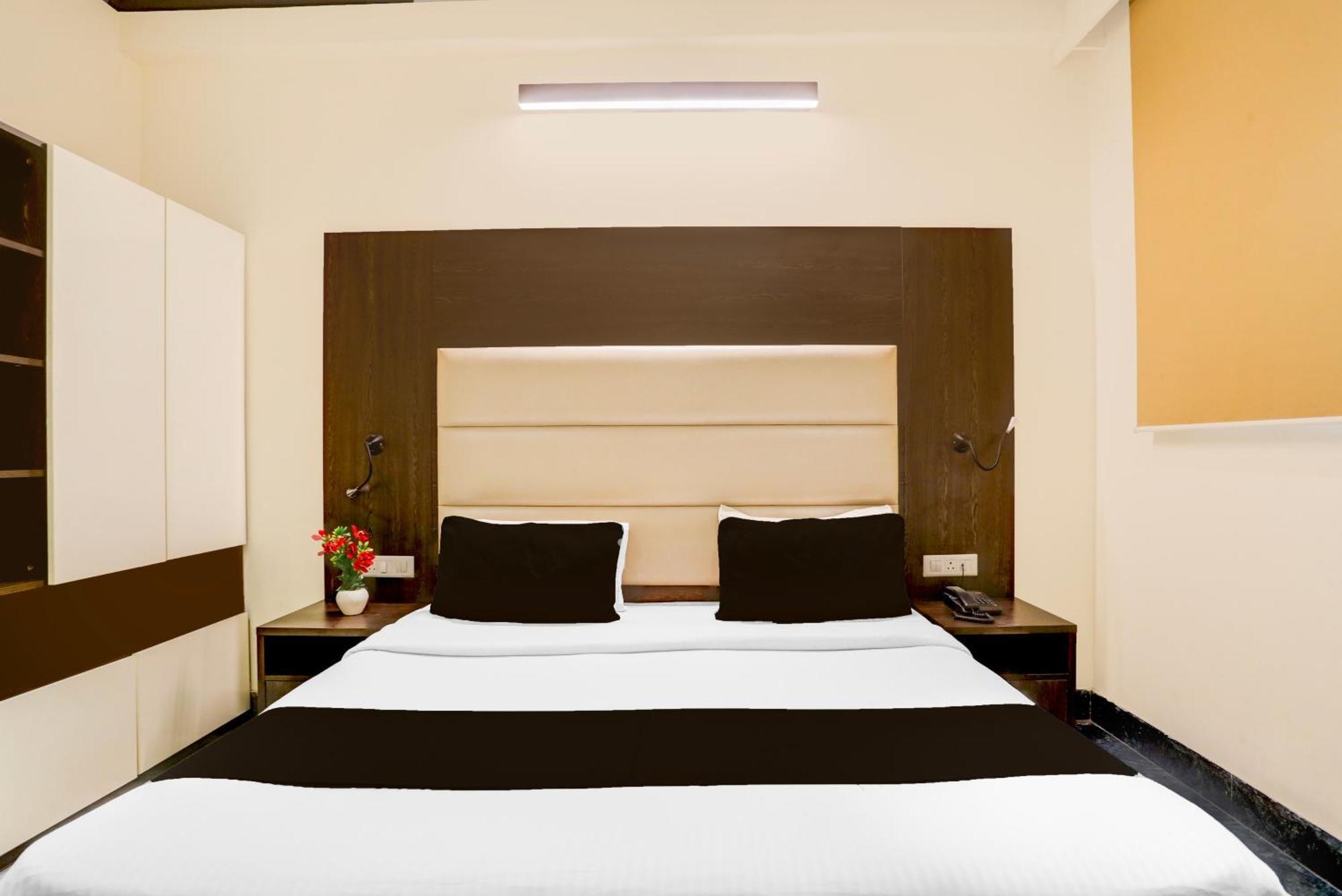 Super Townhouse Sushant Lok Phase 1 Formerly Hotel Neven Γκουργκάον Εξωτερικό φωτογραφία