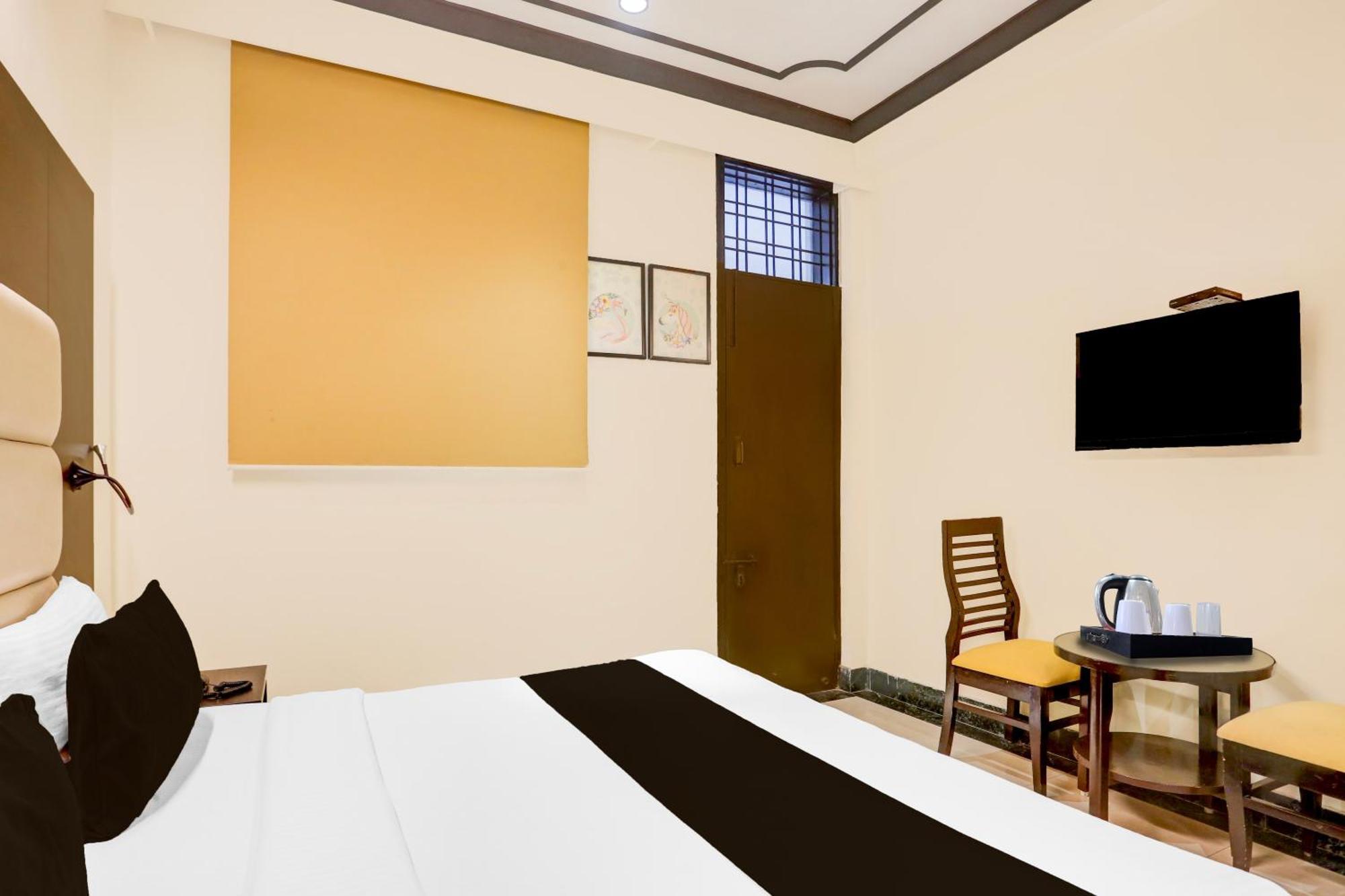 Super Townhouse Sushant Lok Phase 1 Formerly Hotel Neven Γκουργκάον Εξωτερικό φωτογραφία