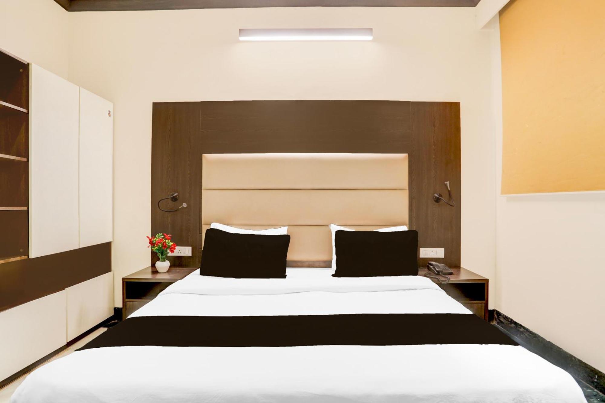 Super Townhouse Sushant Lok Phase 1 Formerly Hotel Neven Γκουργκάον Εξωτερικό φωτογραφία